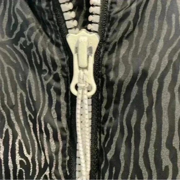 NIKE Women's Zebra Reflective Windbreaker
Size Medium - Picture 7 of 10